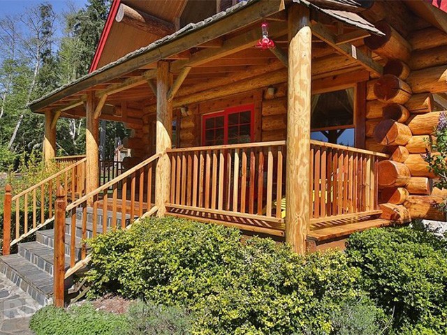 деревянный дом из рубленого бревна