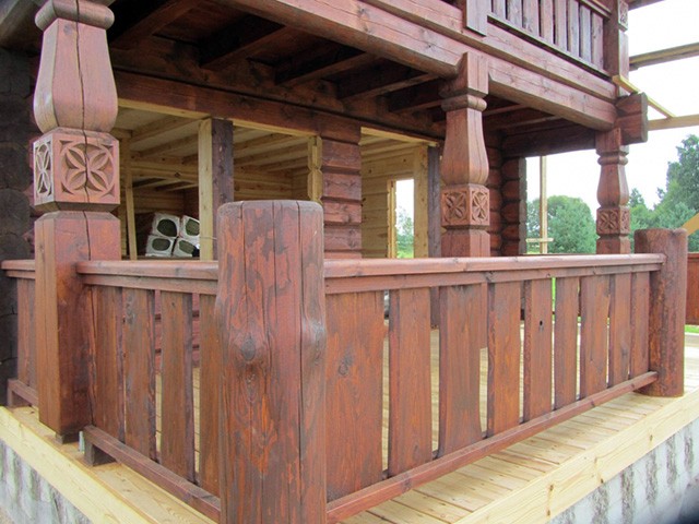 опорные столбы в деревянном доме
