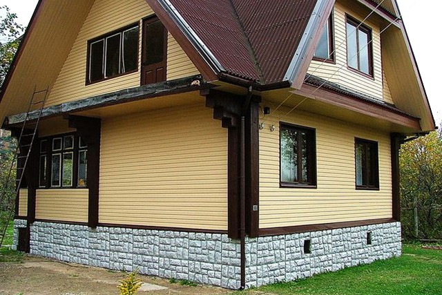 облицовка фасада деревянного дома сайдингом 