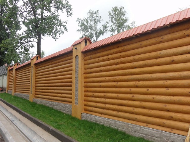 деревянный забор из бревна